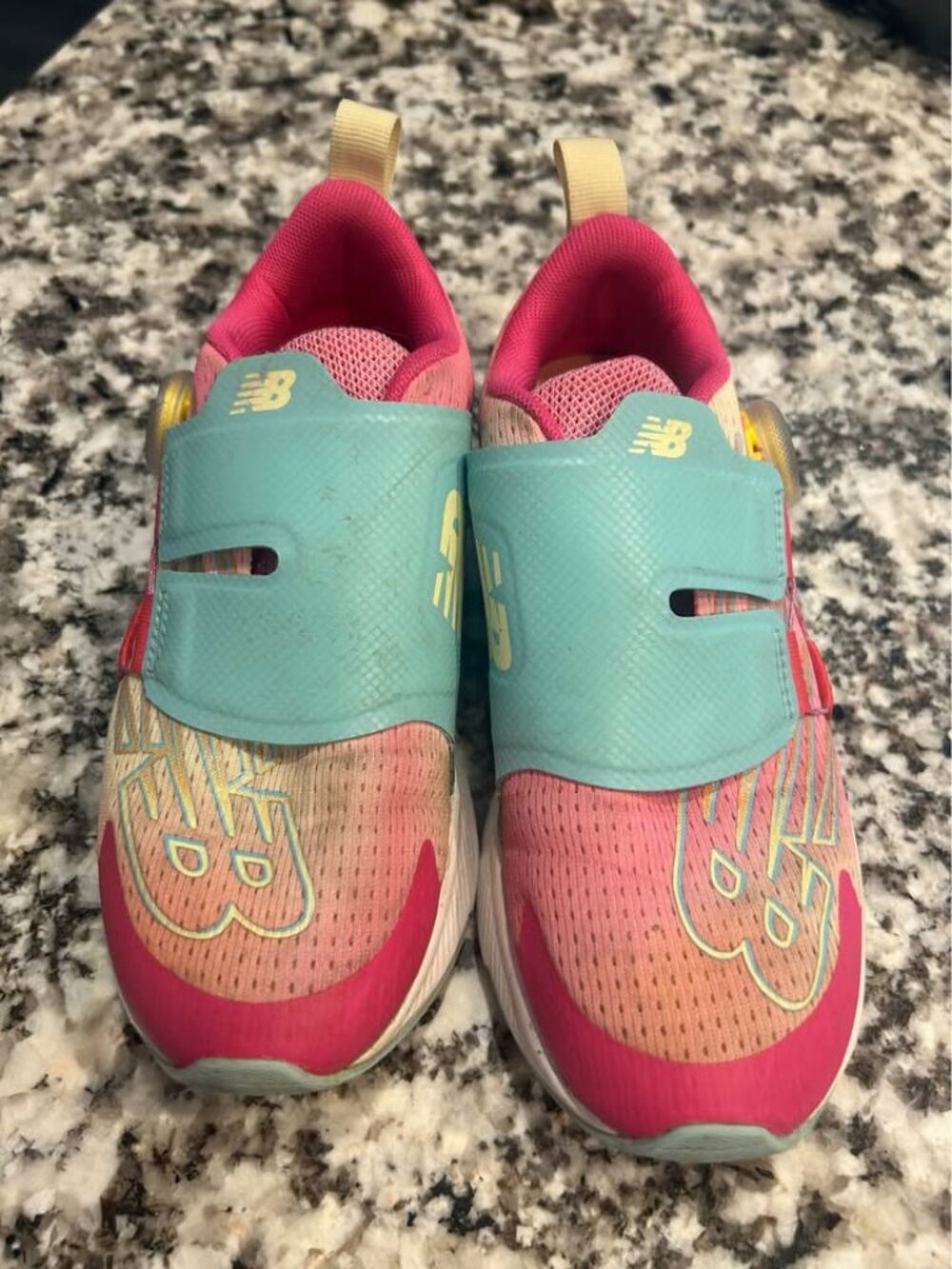 New Balance BOA system Girls Running Shoes Sz 2